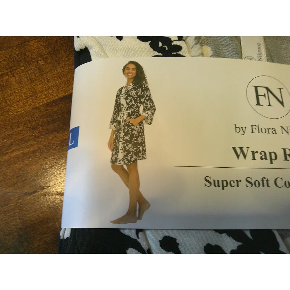 Flora Nikrooz Wrap Robe Womens‎ L Black White Floral NWT Soft Loungewear 1611708